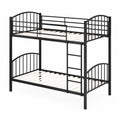 Litera de metal negra con escalera y barreras de seguridad